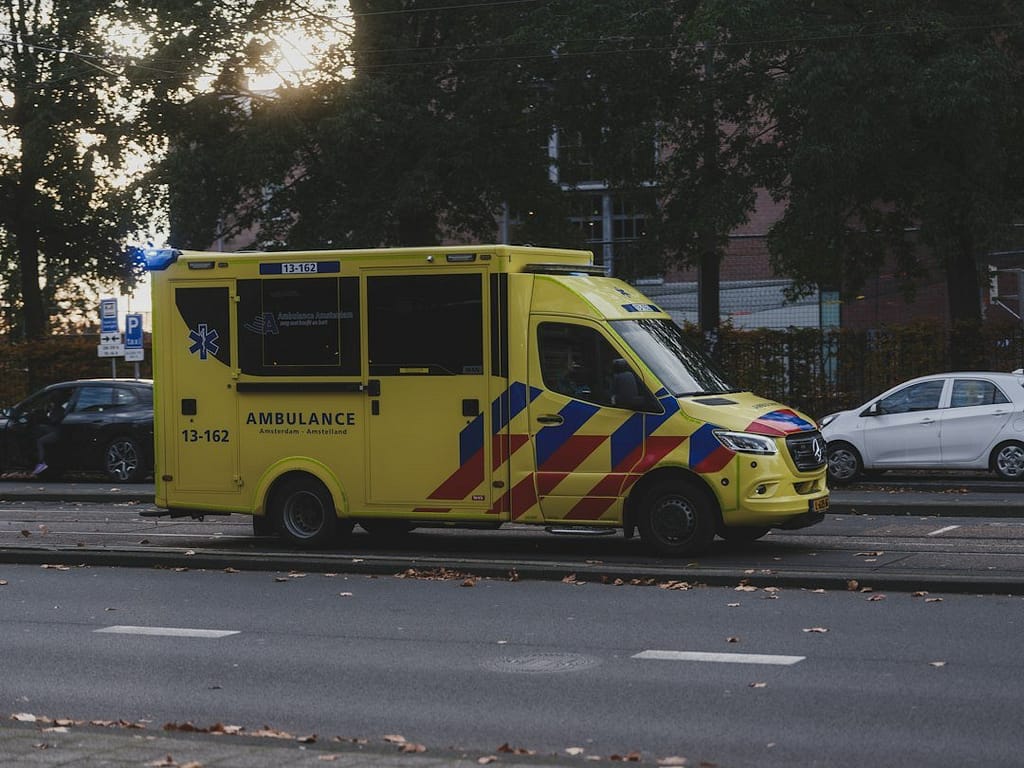 Ilustrativna fotografija vozila hitne pomoći; foto Haberdoedas / Unsplash