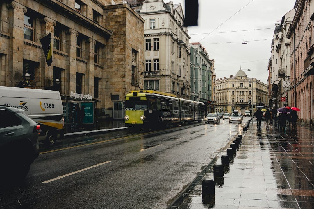 Gradska ulica sa tramvajem u Sarajevu, ilustrativna fotografija uz lokalne vijesti