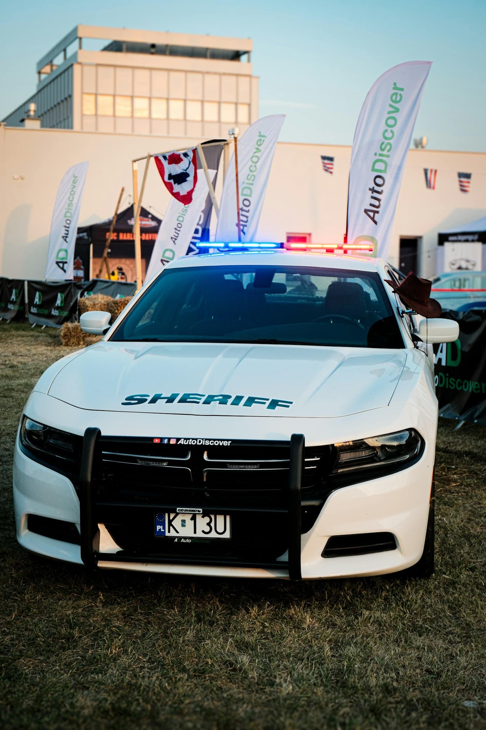 Ilustrativna fotografija policijskog vozila sa uključenim svjetlima