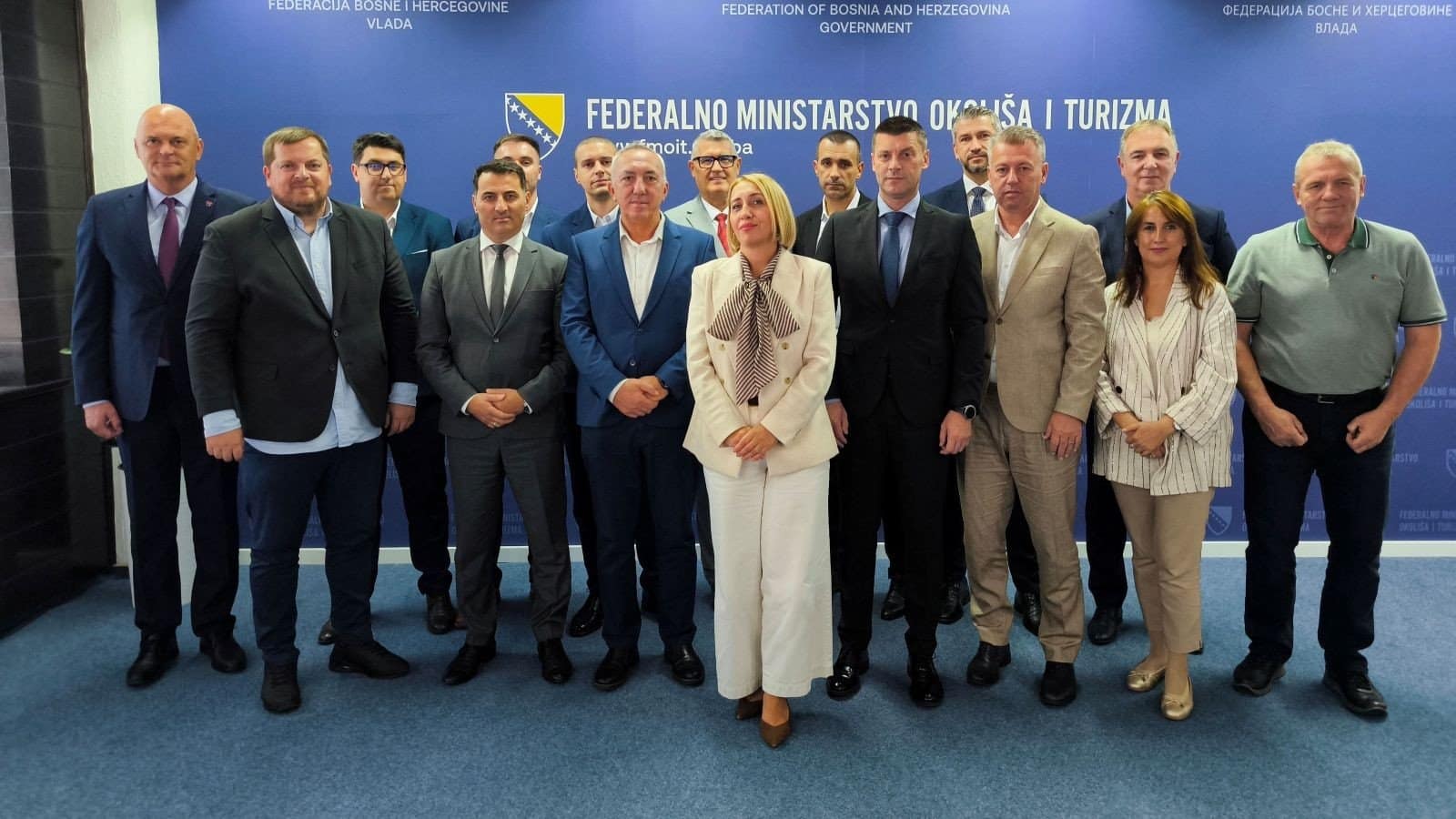 Potpisivanje ugovora Federalnog ministarstva okoliša i turizma s predstavnicima lokalnih zajednica, službena fotografija Vlade FBiH