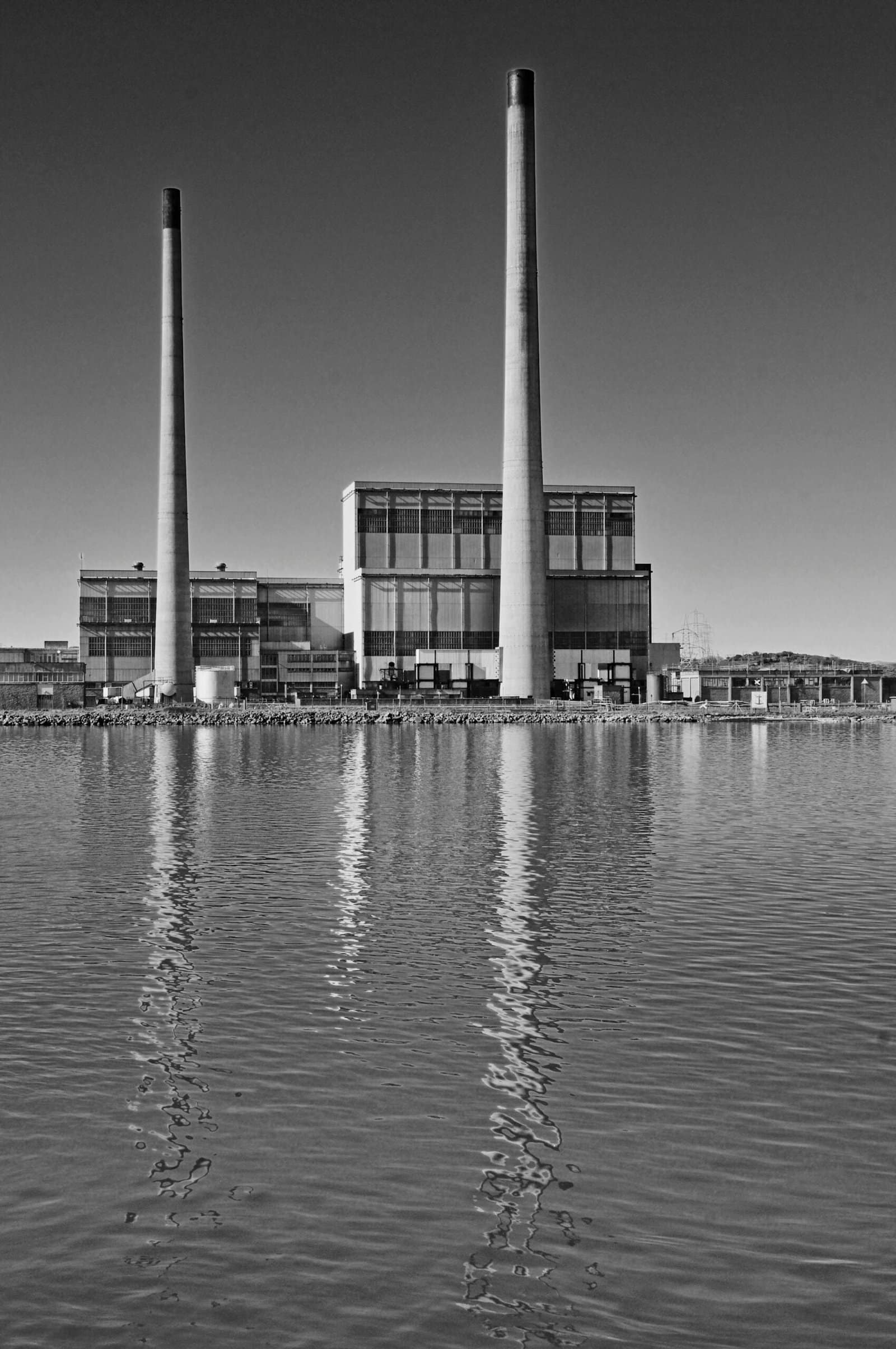 Ilustrativna fotografija industrijske elektrane s dimnjacima. Foto: Gérard GRIFFAY / Unsplash, Unsplash licenca